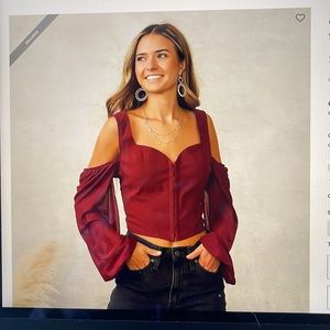 Willow & Root Cold Shoulder Sweetheart Top